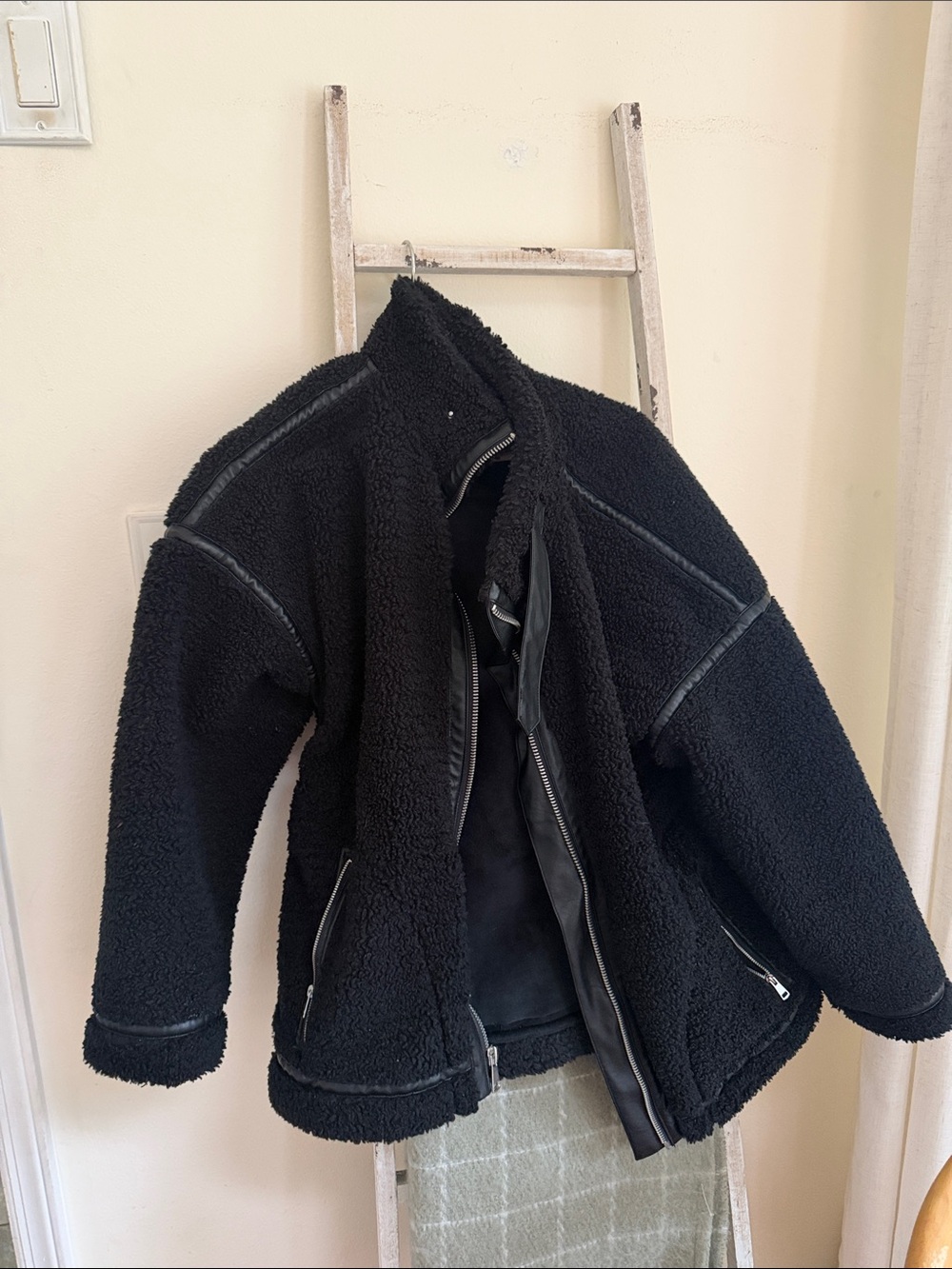 Abercrombie & Fitch Black Sherpa Puffer Jacket